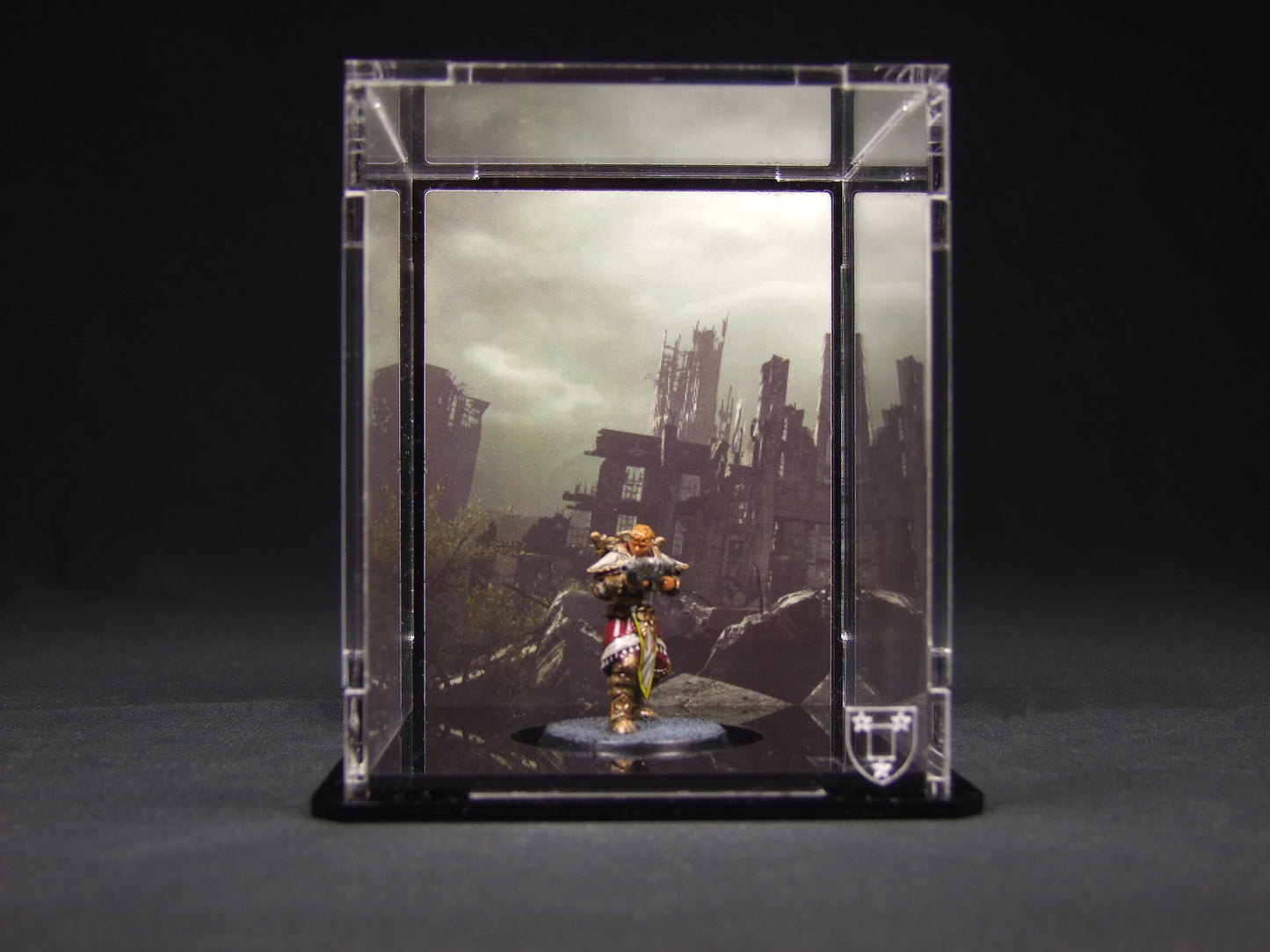 Large Display case for 1 Mini - City Ruins Background